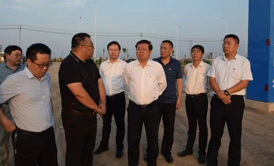 1564359457.png 滄州市委常委張國棟聽取中鐵滄鹽公司副董事長王峰偉匯報項(xiàng)目情況(滄州市委常委張國棟左四滄州鹽業(yè)集團(tuán)董事長劉建軍左五副董事長王峰偉左二中鐵滄鹽總經(jīng)理王志巖左一).png